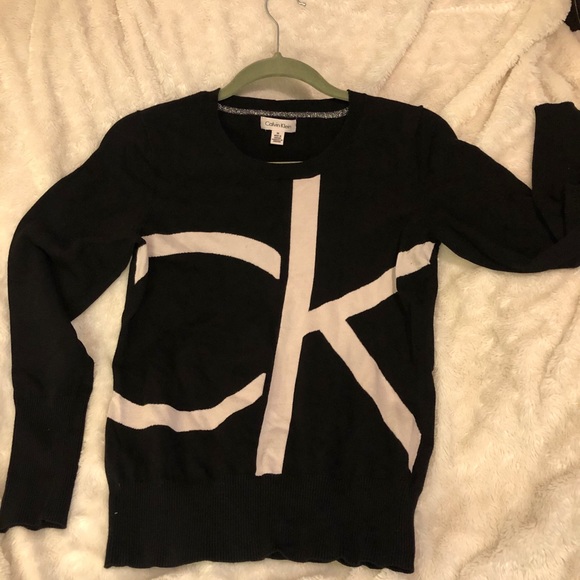 Black and white Calvin Klein sweater - Picture 3 of 3